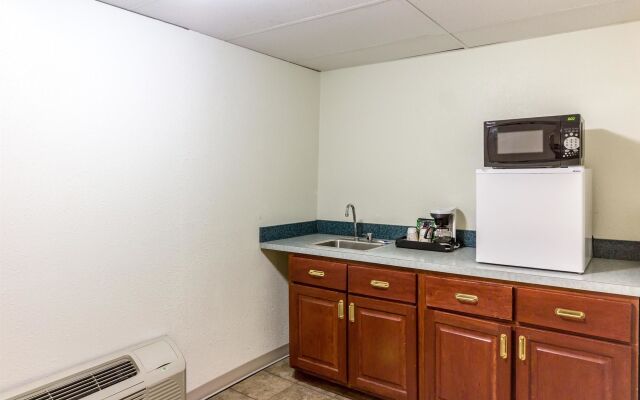 Motel 6 Butte, MT - Historic City Center