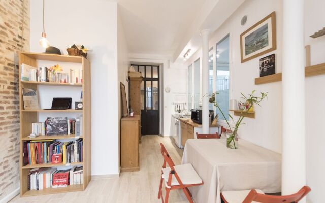 Characterful Bastille Hideaway