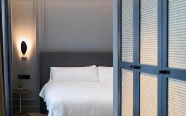 Reina 107 Beach Boutique