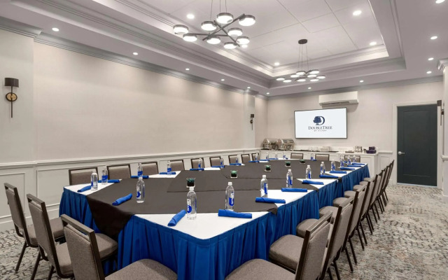 Doubletree by Hilton Fort Myers at Bell Tower Shops