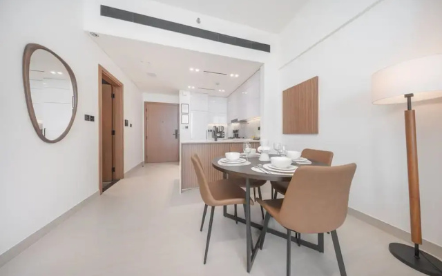 Vibrant 1-bedroom in JVC Sleeps 4 With Balcony