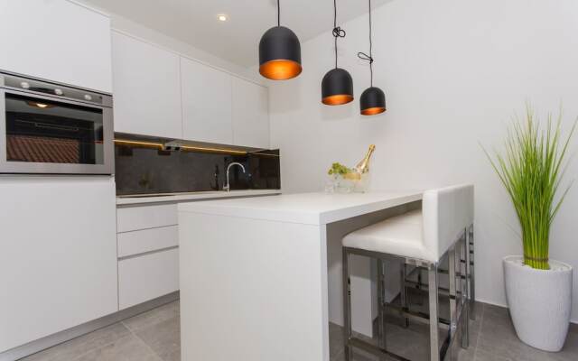 Luxury Apartments Royal M with Pool