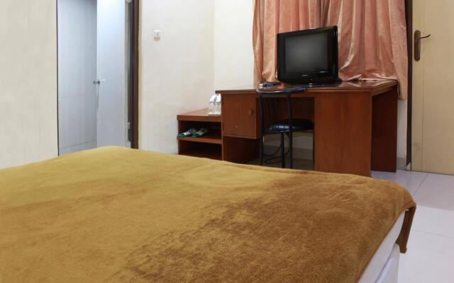 RedDoorz near Balai Kota Surabaya