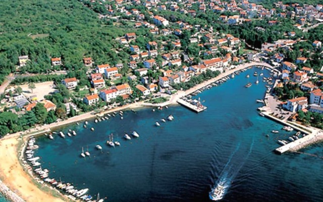 Balmy Apartment in Malinska Near Sea