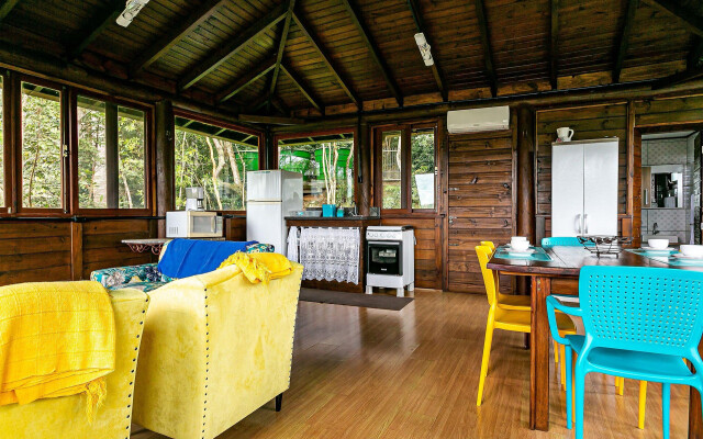 Casa em condomínio em meio à natureza CLN006