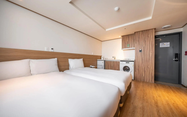 Hotel Rest Seogwipo