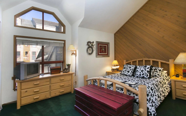 Aspen Creek by 101 Great Escapes