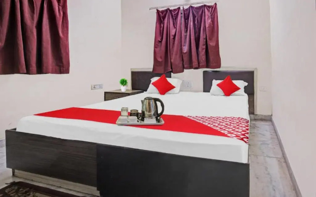 OYO 90738 Safari Residency