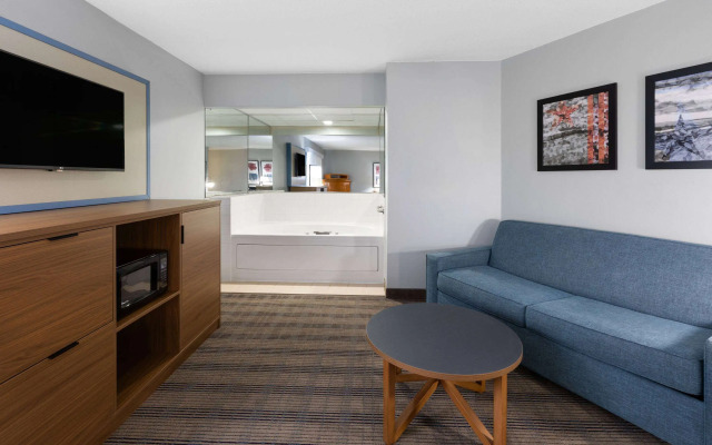 AmericInn by Wyndham North Branch