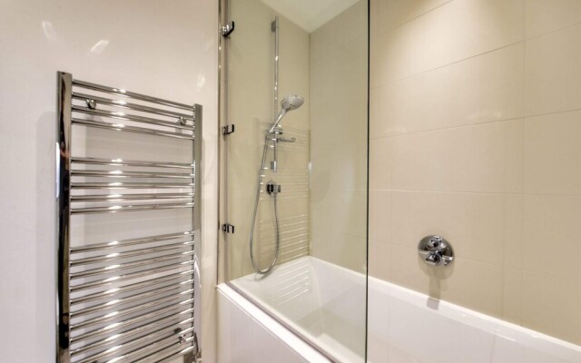 Guestready - Stylish Top Floor Apartment in the City Centre