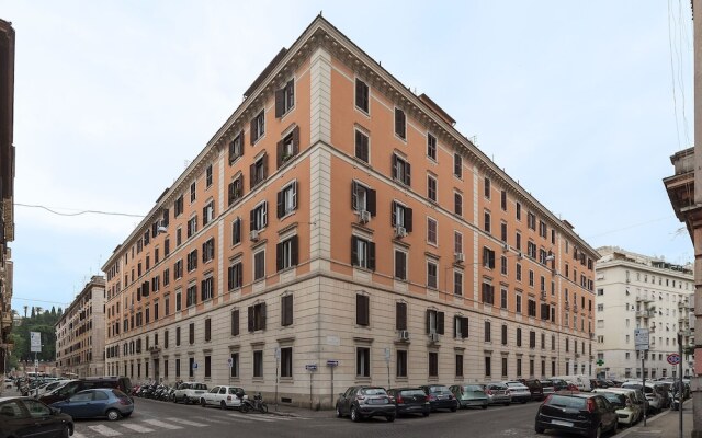 Piramide & Testaccio Design Flat