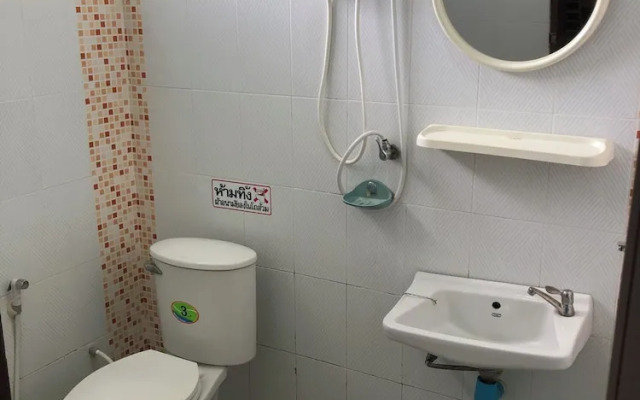 Sandee Place Chomthong