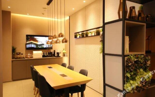 Homeinn Selected Hotel (Zhumadian High-speed Railway West Station)