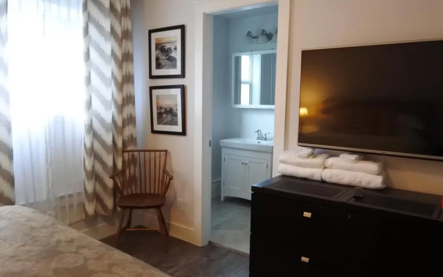 Black Rooster Guesthouse