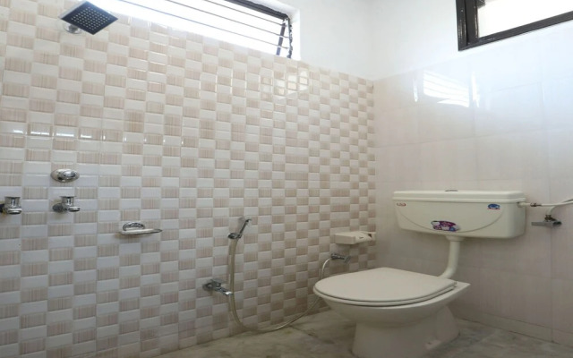OYO 10472 Hotel Queen