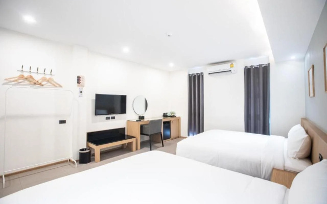 Cubic Bangna Hotel
