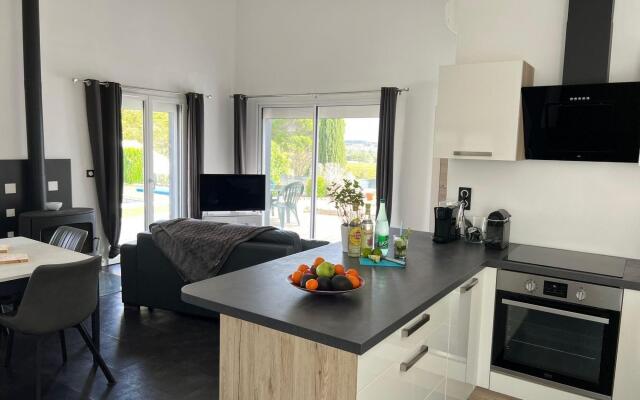 Holiday Home in Pouzols-Minervois with Private Outdoor Pool