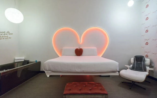 iRooms Jacuzzi Suites