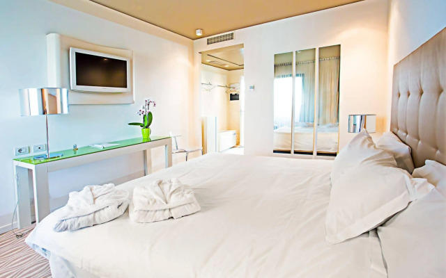 One Hotel & Restaurant