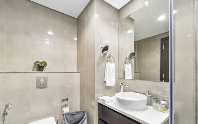 WelHome - Chic Apartment in Liveliest Area in Business Bay