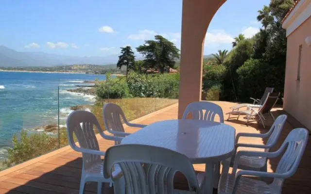 SECIC - Villa pieds dans leau Porticcio