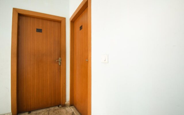 Crown Inn by OYO Rooms
