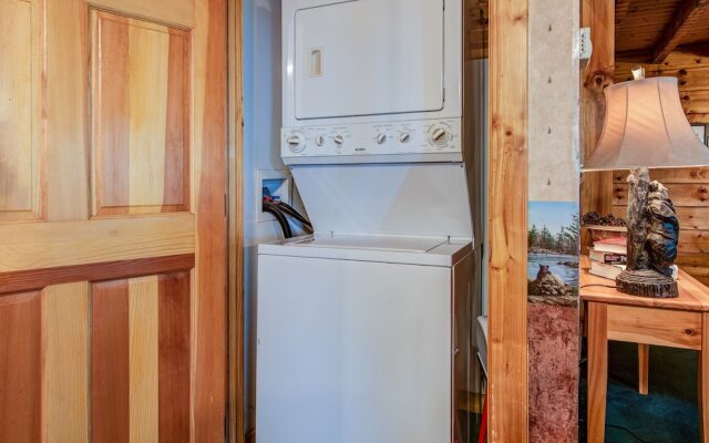 Douglas Lake Hilltop Hideaway