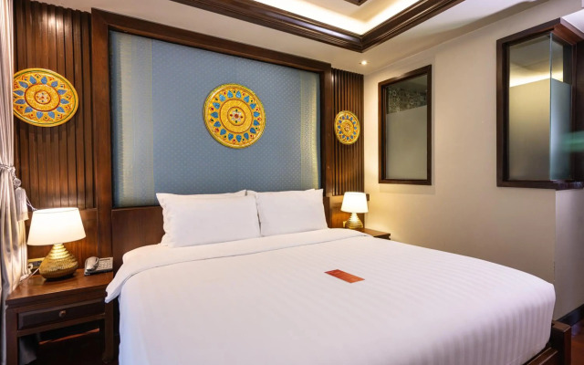 At Gate Thaphae Hotel