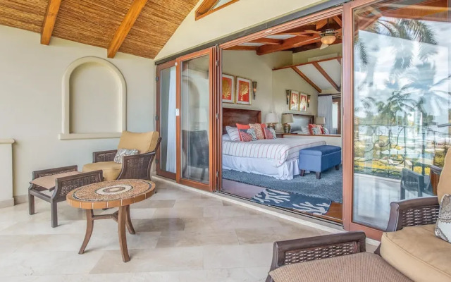 Luxury 2BD Villa on Flamingo Beach With All Bells and Whistles