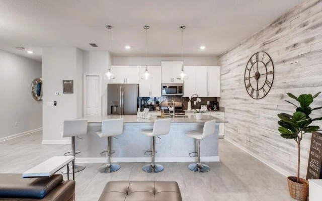 4802 LL Dream Getaway Luxury Townhome w/ Pool