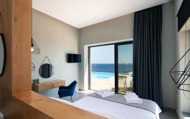 Seafront elegant villa, with infinity pool & devine views!