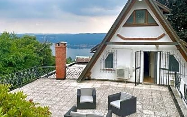 La casetta dalla porta rossa