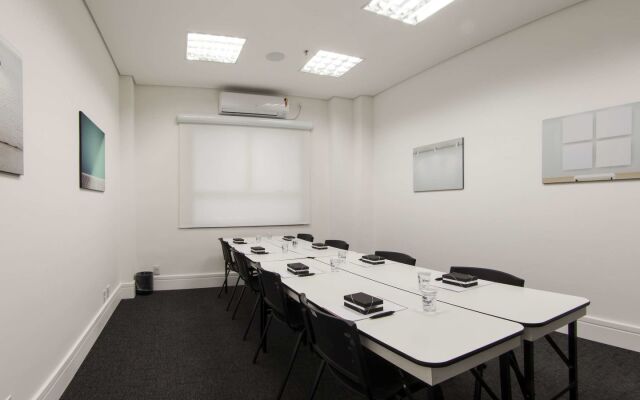 Golden Tower Shopping by Fênix Hotéis