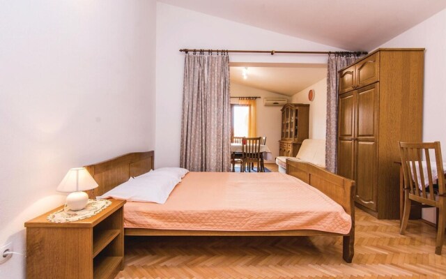 Stunning Apartment in Starigrad With 4 Bedrooms