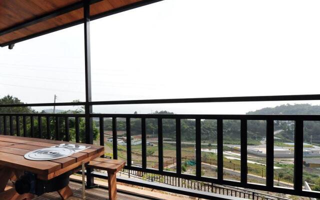 Yeosoo Hwangtoh Pension