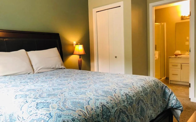 Downtown Whitehorse 4 bedrooms deluxe condo