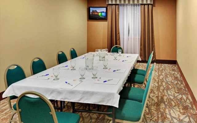 Holiday Inn Express Hotel & Suites Hamburg by IHG