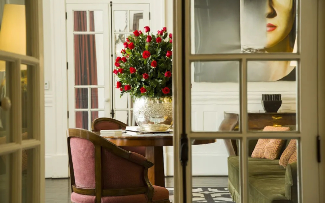Hotel B