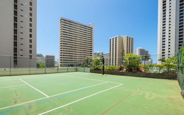 Waikiki Banyan Tower 2 by VRI Americas