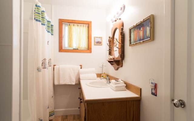 Surfers Cove 3 Br home by RedAwning