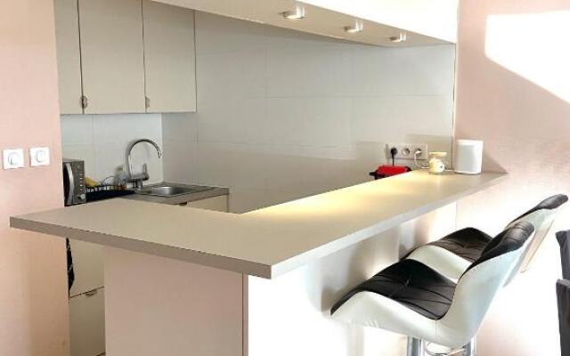 Apt Golfe Juan - 5min des plages - Parking privée - Piscine Rooftop