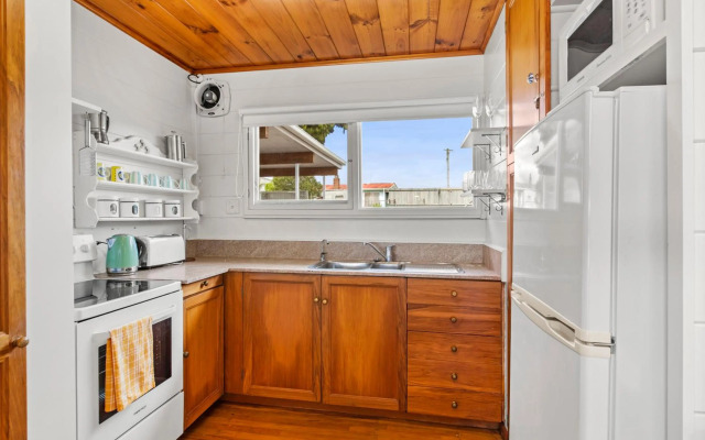 Bay Vista Views - Raglan Holiday Home