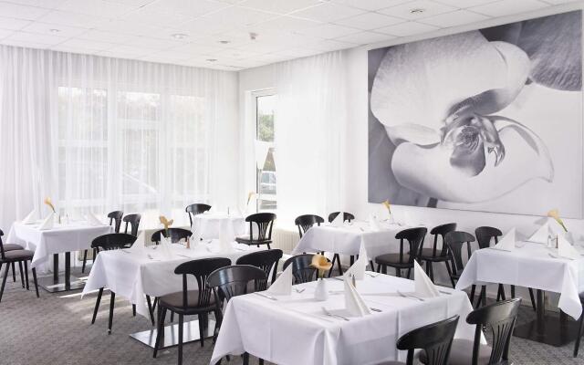 Good Morning + Bad Oldesloe Hotel