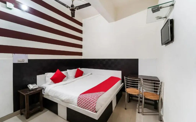 Hotel Landlord by OYO Rooms