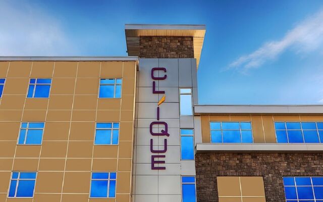 Hotel Clique Calgary Airport