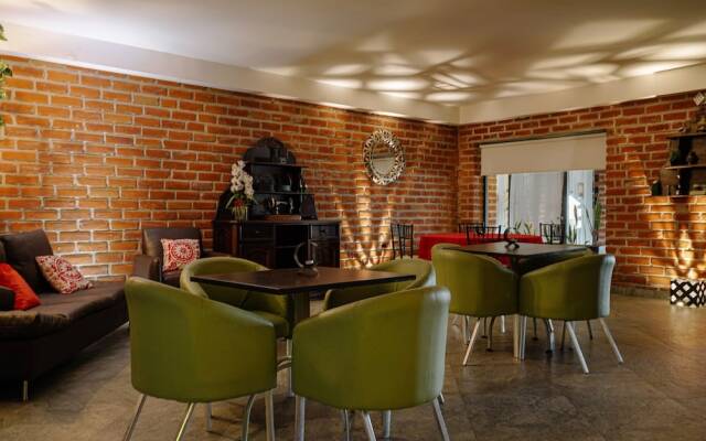 Quindeloma Art Hotel And Gallery