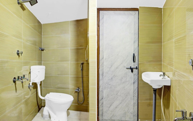 OYO Flagship 70030 Gopika Stay Inn