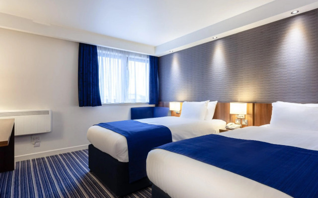 Holiday Inn Express Edinburgh Airport by IHG