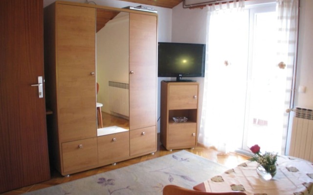 Alluring Holiday Home in Makarska With Garden