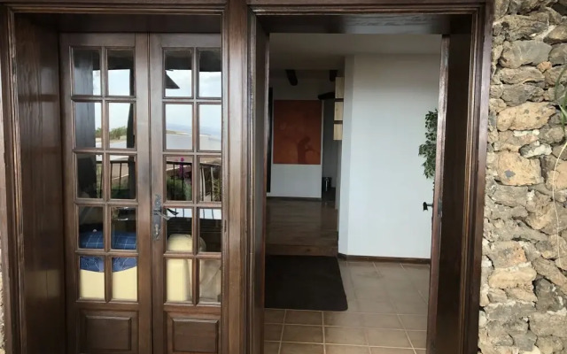 Immaculate 3-bed House With a Sea View in Macher